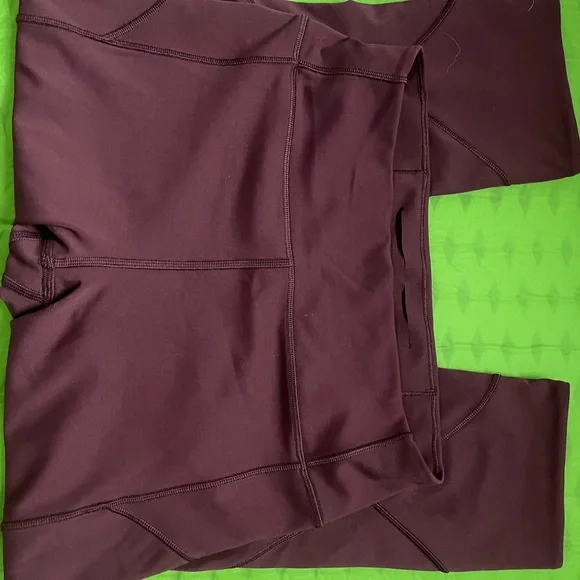 Lululemon In Movement cassis berry wine cropped leggings 
Size 8 - Picture 2 of 3